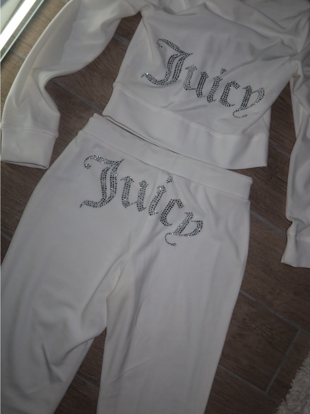 Juicy Couture white rhinestone velour tracksuit set - Picture 3 of 10
